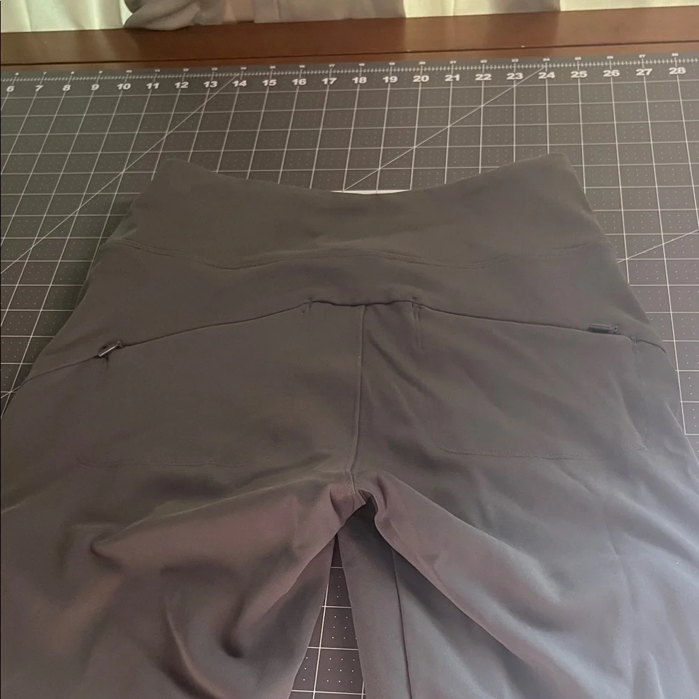 Athleta Gray Activewear Cargo Pants - Picture 4 of 7